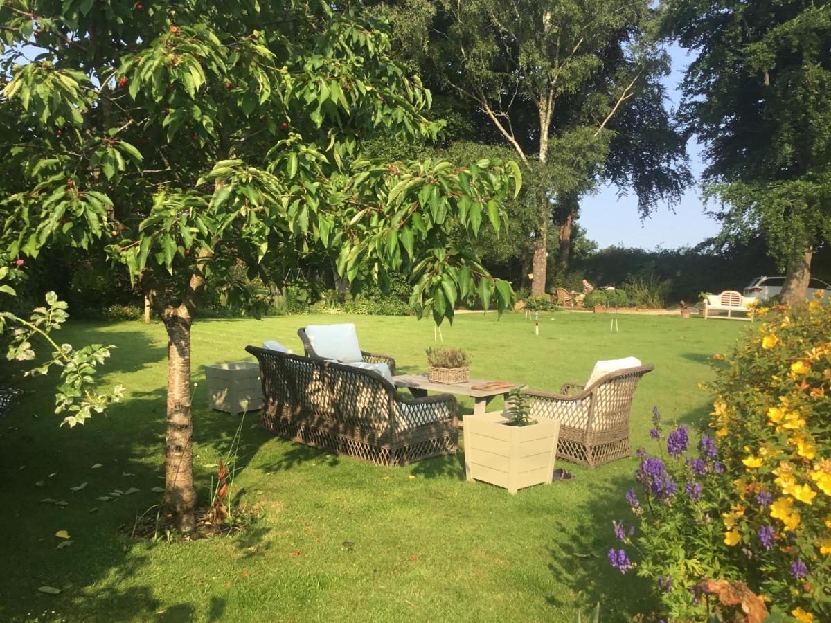 Forthay Bed And Breakfast North Nibley Bagian luar foto